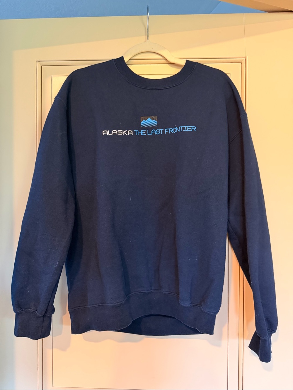 Alaska The Last Frontier Navy Crewneck Sweatshirt Vintage